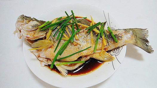 蒸鲈鱼