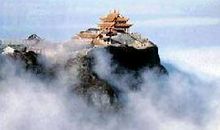 每座山都有自己的“金顶”