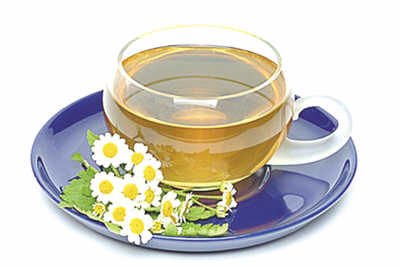 她就像一杯菊花茶