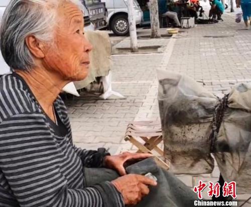 不能闲着的奶奶
