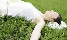 细嗅路旁野花香