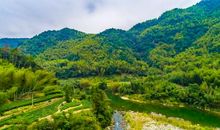 从山脚下看到的风景