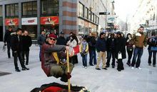 特殊的街头艺人