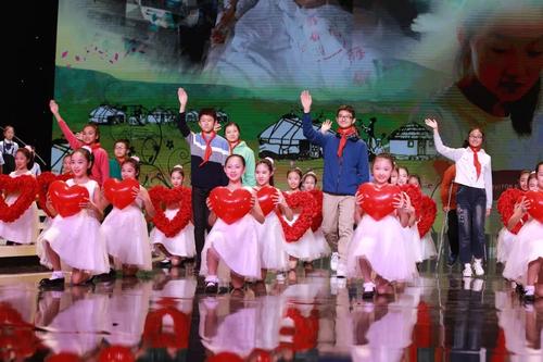 在人群中找到你