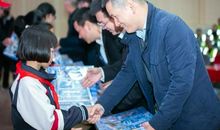 传承雷锋精神共创和谐社会