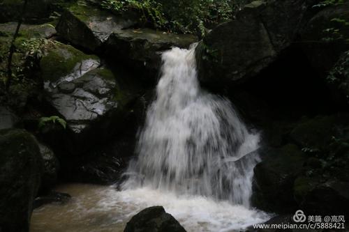 游览九龙峡谷