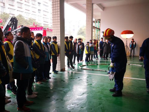 参观消防队