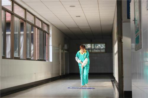 学习擦地板