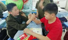 我们班的扳手腕