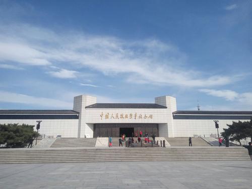参观抗日战争纪念馆