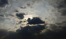 阳光总在乌云后