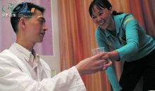 楼下的盲人按摩师