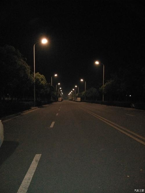 在夜晚感受月亮