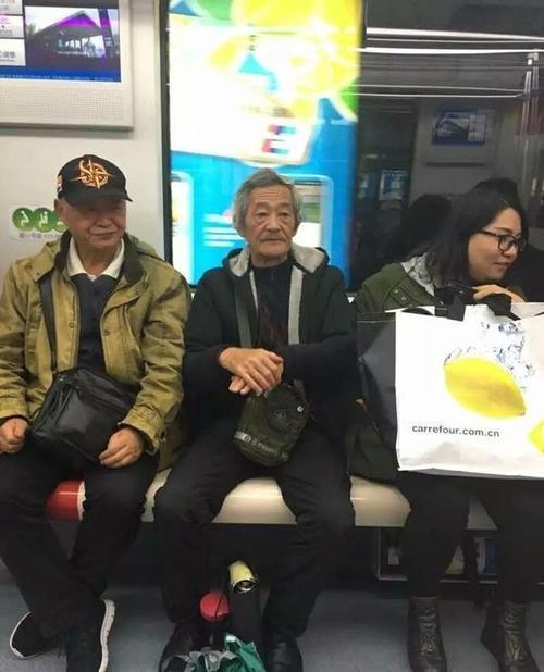 我带奶奶去地铁