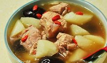 美味的山药排骨汤