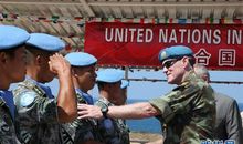 高考作文大家写：握手 真的不需要言语_800字