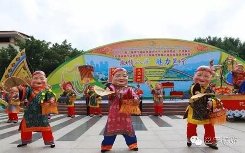 听周围的民间音乐