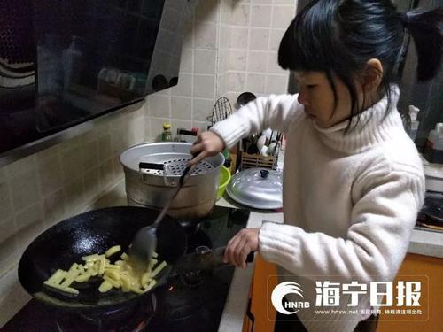 帮助爸爸妈妈做饭
