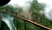 我登上了玻璃栈道