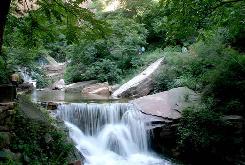 游览九龙峡谷