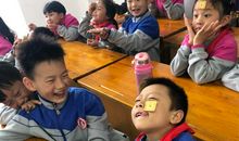 挤眉开眼吃饼干