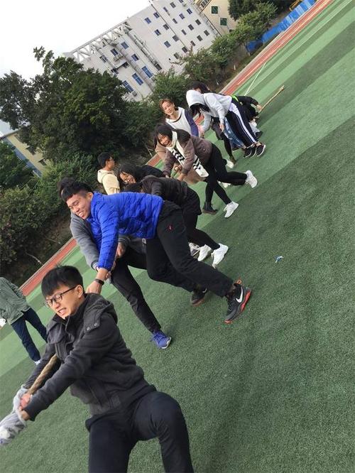 一场精彩的拔河比赛