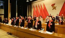 西湖边的“红领巾”