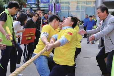 报纸拔河