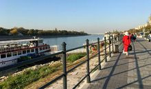 慢慢地，靠近你