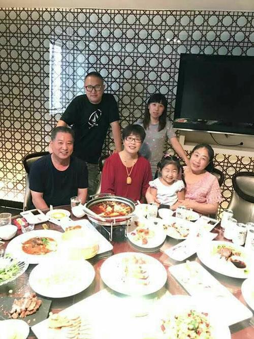 和奶奶一起吃饭