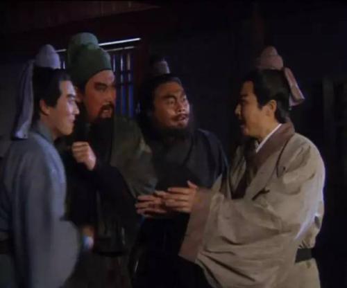 谁是真正的英雄-读《三国演义》后的感受
