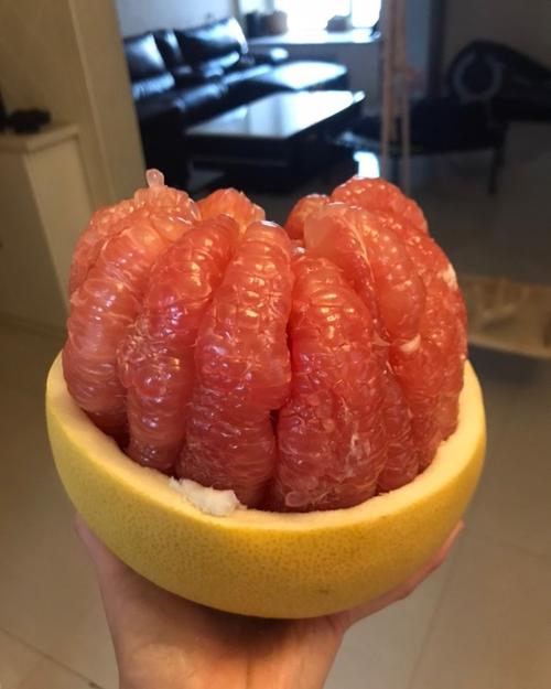剥柚子