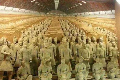游览兵马俑
