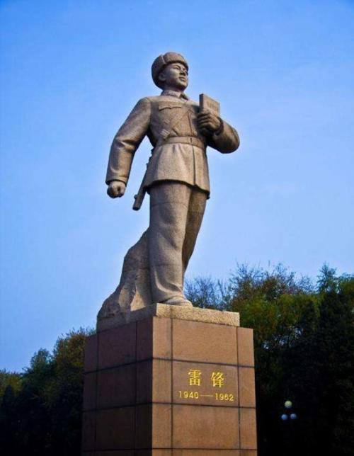 “愚蠢”也是一种美-我看了《雷锋》后感觉