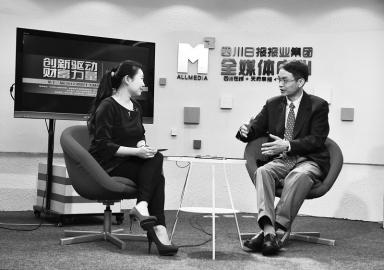 进入客厅