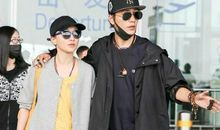 与朋友并肩同行