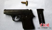 观察手枪的子弹壳