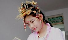 喜欢弹古筝的女孩