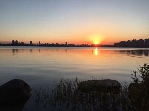 春天的胡安湖