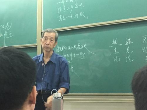课堂上的辩证会