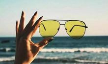 不要用有色眼镜看人