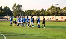 一次紧张的足球比赛