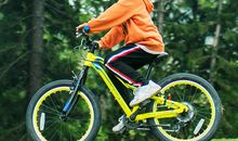 学骑两轮自行车