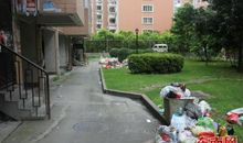 小区边的垃圾