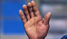 紧握着我的那双手