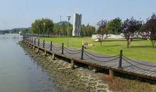 美丽的亮月湖公园