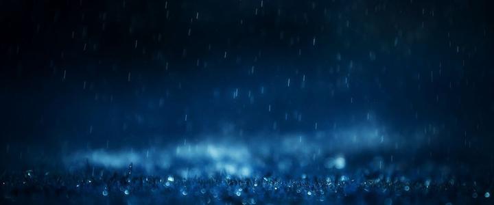 坠入红夜，持续降雨
