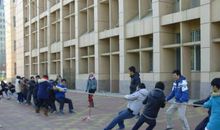 一场精彩的拔河比赛