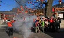 爆竹声中一岁除