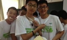 和好朋友一起品尝未来的美食